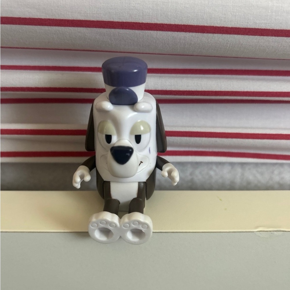 SOLD - Bluey Butler Jerry Lee Figure - Picture 2 of 11